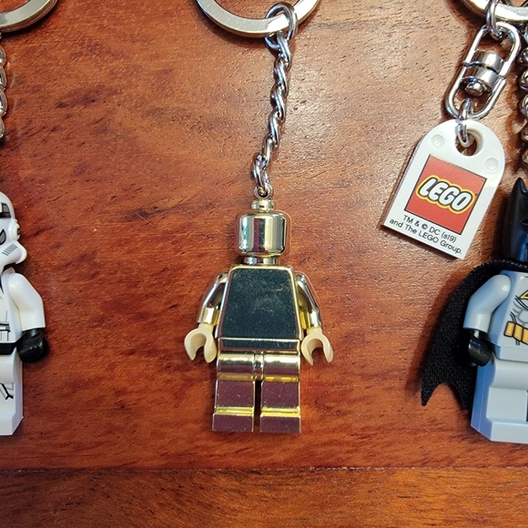 Lot of three Lego keychains - Batman, Stormtrooper and Gold minifigure brand new - Picture 3 of 5